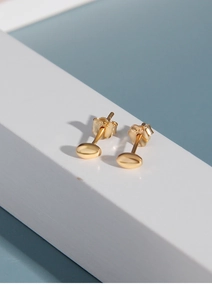 Detailed view of 925 sterling silver bean stud earrings with engraved S925 hallmark