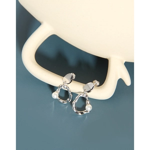 Detailed view of S925 silver irregular frame earrings with a lustrous white pearl