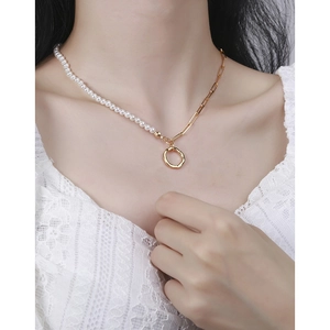 Detailed view of the S925 silver pearl necklace featuring a gold-plated circular pendant