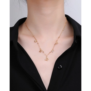 S925 Sterlingsilber Halskette in Gold mit Schmetterlingsanhänger und Perlen