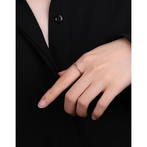 Elegant twisted rope design S925 sterling silver open ring worn on finger
