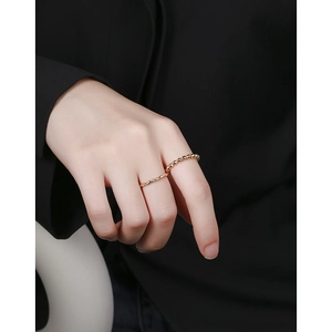 Anelli minimalisti in argento S925 dorato design intrecciato irregolare set impilabile