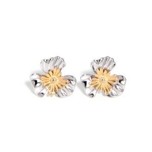 Minimalist S925 sterling silver flower earrings with silver petals and golden stamen