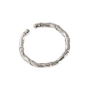 Anello aperto in argento sterling S925 con design a torsione irregolare per donna sobria
