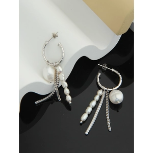 Detail view of S925 silver fringe earrings with baroque pearl and rhinestone chain