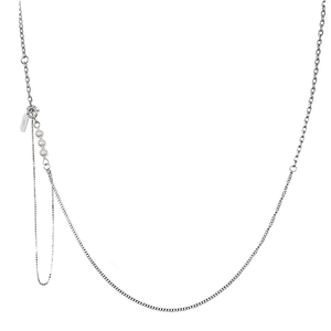 Minimalist S925 sterling silver chain necklace featuring three delicate white pearls