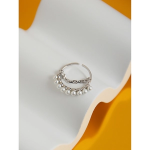 Detailed macro shot of silver S925 pearl chain ring with dual-layer design