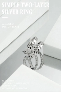 Detail of S925 sterling silver U-shaped double chain ring with polished metal finish