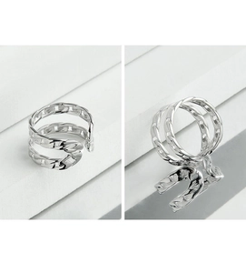 Macro detail of silver S925 double chain ring showing U-shape minimalist design