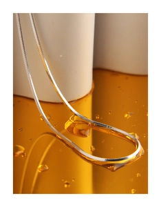 Detail of silver S925 herringbone chain showing fine metallic texture and sleek finish