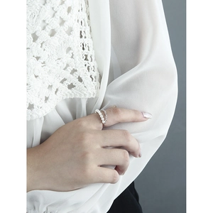 Elegant S925 sterling silver ring with five white pearls in a double-layer chain design