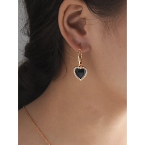 Elegant heart-shaped black onyx stud earrings in S925 silver with gold plating for women