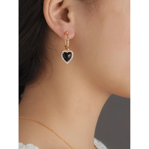 Luxurious S925 silver black onyx heart earrings and necklace set on a female model