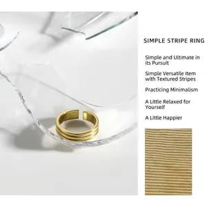 Bague rayée minimaliste en argent sterling S925 avec design ouvert ajustable doré poli