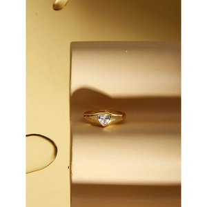 Elegant gold heart zircon ring in polished S925 sterling silver with adjustable band