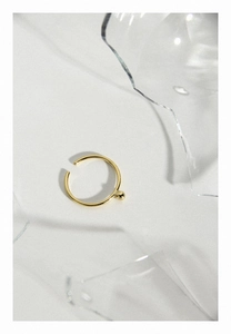Bague minimaliste en argent S925 avec perle dorée sur décor en verre clair