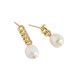 Boucles d'oreilles chaîne dorée avec perles d'eau douce blanches au style rétro épuré