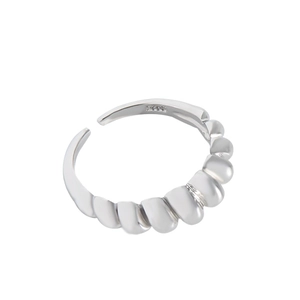 Minimalist S925 sterling silver croissant ring with a twisted threaded design