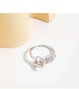 Macro detail of S925 sterling silver chain ring featuring a toggle clasp and minimalist link