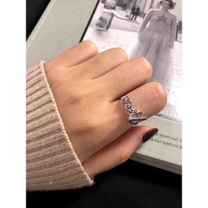Modern S925 sterling silver chain ring with OT toggle closure worn on a hand