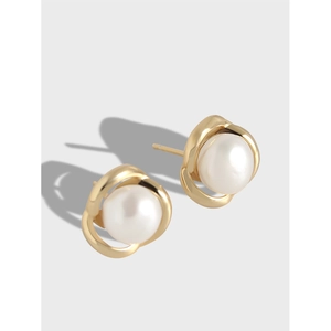Flower Artificial Pearl Stud Earrings With 925 Sterling Silver Earring Post Minimalist Gold Plated Light Luxury Jewelry For Women