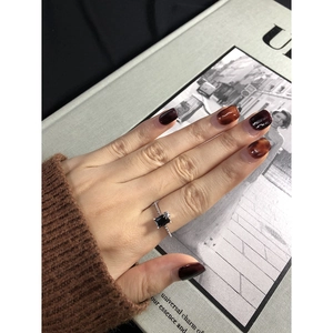Bague rétro en argent S925 avec zircon noir carré et pavé de diamants sur la main