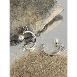 Minimalist S925 sterling silver C-shaped pearl stud earrings on a natural stone background