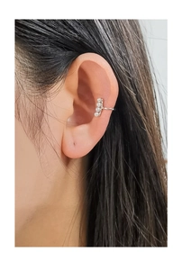 Close-up of minimalist S925 silver ear cuff featuring four white shell pearls on ear