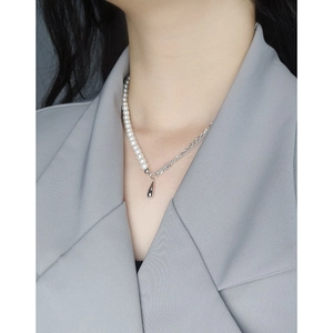 Minimalist S925 silver necklace with asymmetric pearls and silver water drop pendant