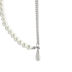 Minimalist S925 silver necklace featuring pearl splicing and a teardrop pendant