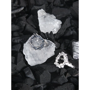 Unregelmäßige Lava-Textur S925 Sterlingsilber offene Ringe in Silber und Schwarz