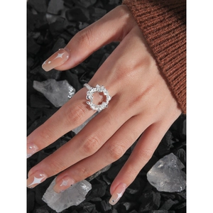 Minimalistischer S925 Sterlingsilber Ring mit Lavatextur und offenem Design