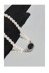Detail of S925 silver necklace with white pearls and black agate gemstone pendant