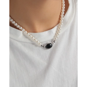 Minimalist S925 sterling silver pearl necklace with black agate oval pendant for women