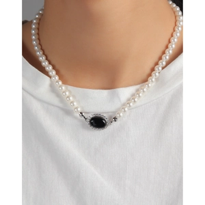 Minimalist S925 sterling silver necklace with white pearls and black agate pendant