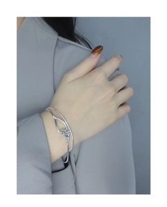 Minimalist S925 sterling silver snake chain bracelet with geometric knot on female model