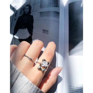 Minimalistisches S925 Sterlingsilber Ring-Set mit quadratischem Zirkon und Wellenform