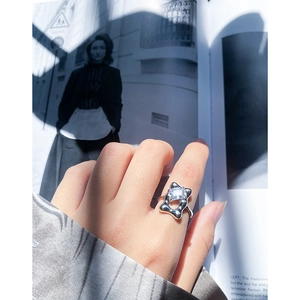 Minimalistischer S925 Sterlingsilber Ring mit eckigem Zirkonia in Sternform Design