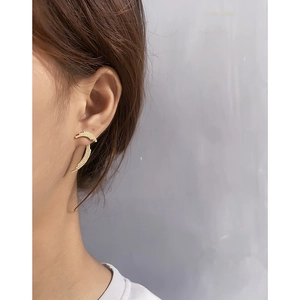 Minimalist S925 silver lightning bolt earrings with pavé zircons in gold plating