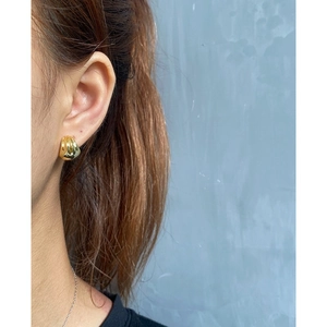 Minimalist S925 sterling silver water-drop stud earrings with a glossy golden finish