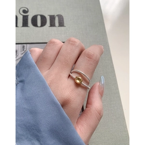 Bague double couche en argent S925 minimaliste avec texture torsadée et bille dorée