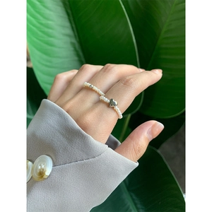 Elegant S925 silver ring with freshwater pearls and a silver heart-shaped pendant charm