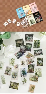 Gros plan d'autocollants vintage style timbres avec illustrations florales et botaniques