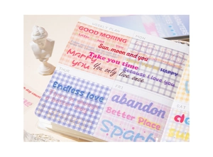 Détail des autocollants PET aux couleurs macaron avec citations anglaises sur un agenda