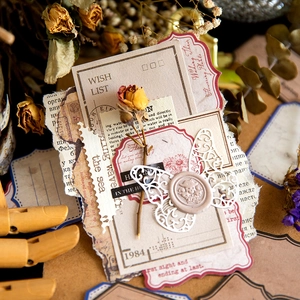 Vintage Scrapbooking Set mit Etiketten, Blumenpapier und Schmetterling-Wachssiegeln