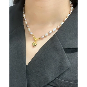 Baroque pink and purple pearl necklace with golden heart pendant and OT buckle design