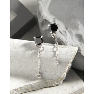 Boucles d'oreilles pendantes en argent S925 avec pierre noire et fine chaîne de pluie