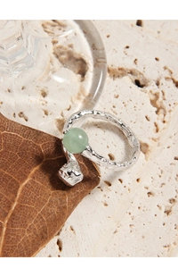 Macro view of S925 silver ring featuring wrinkled texture and green aventurine bead