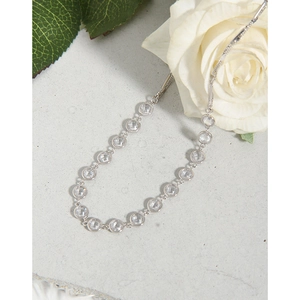 Collier élégant en argent sterling S925 avec zircons brillants sur fond de pierre grise