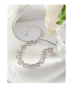 Detailed view of S925 sterling silver pig nose chain bracelet with adjustable spring clasp